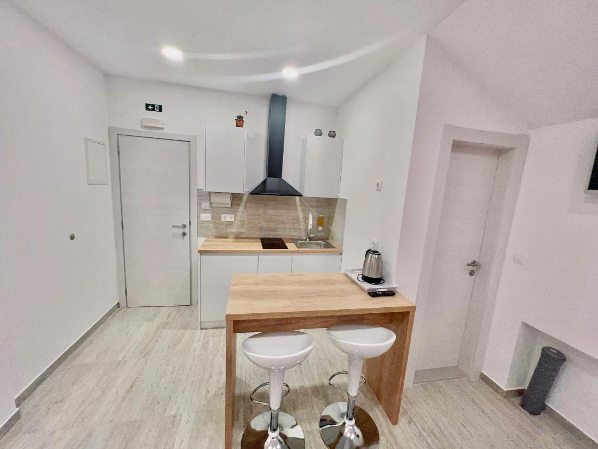 Apartment Jelena 5 *