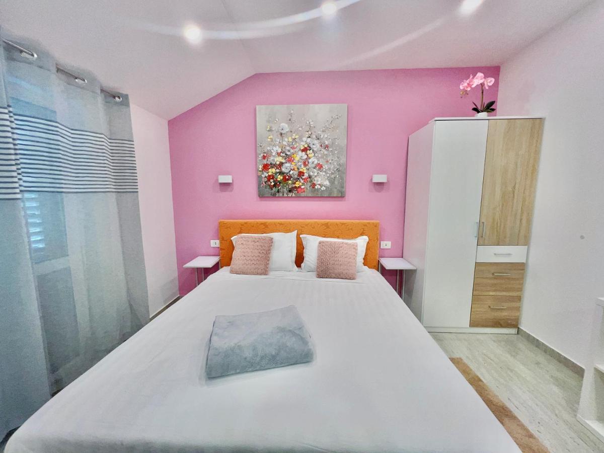 Apartment Jelena 5 *